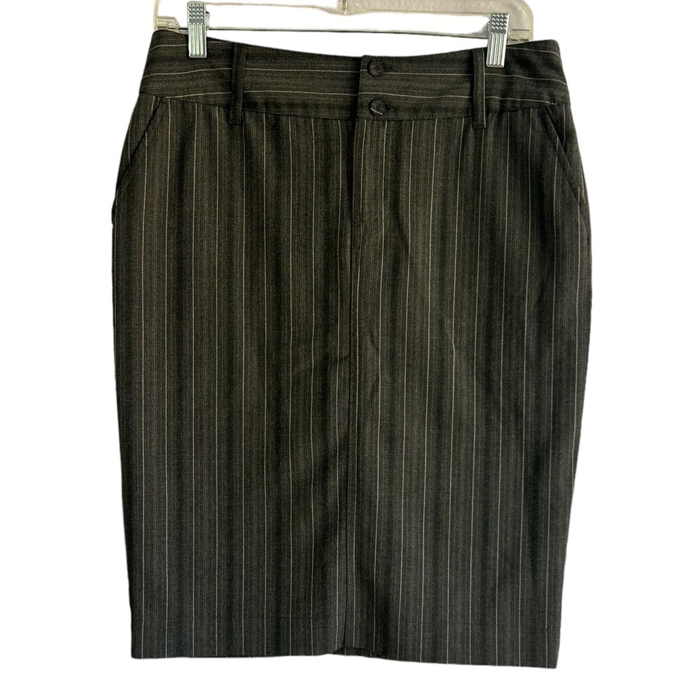 Old Navy Low Waist Stretch Pink Pinstripe Skirt • Used • Size: 6